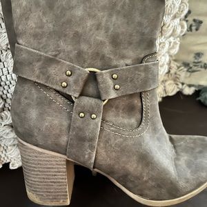 Woman’s mid calf boots